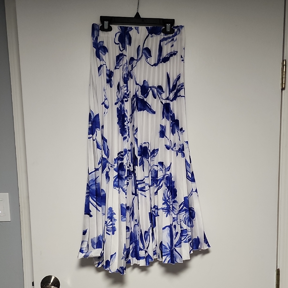 Zara Blue and White Floral Pleated A-Line Maxi Skirt Size S